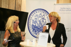 Regissören Martin Jönsson samt krigsseglaren Rune Dahlstrands dotter och Berit Blomqvist.