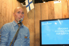 Jimmy Eriksson presenterar Nordiska fototävlingen för sjöfolk.