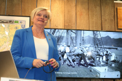 Ordföranden Lena Göthberg berättar om 150-åriga Nautiska Föreningens kommande jubileumsbok.